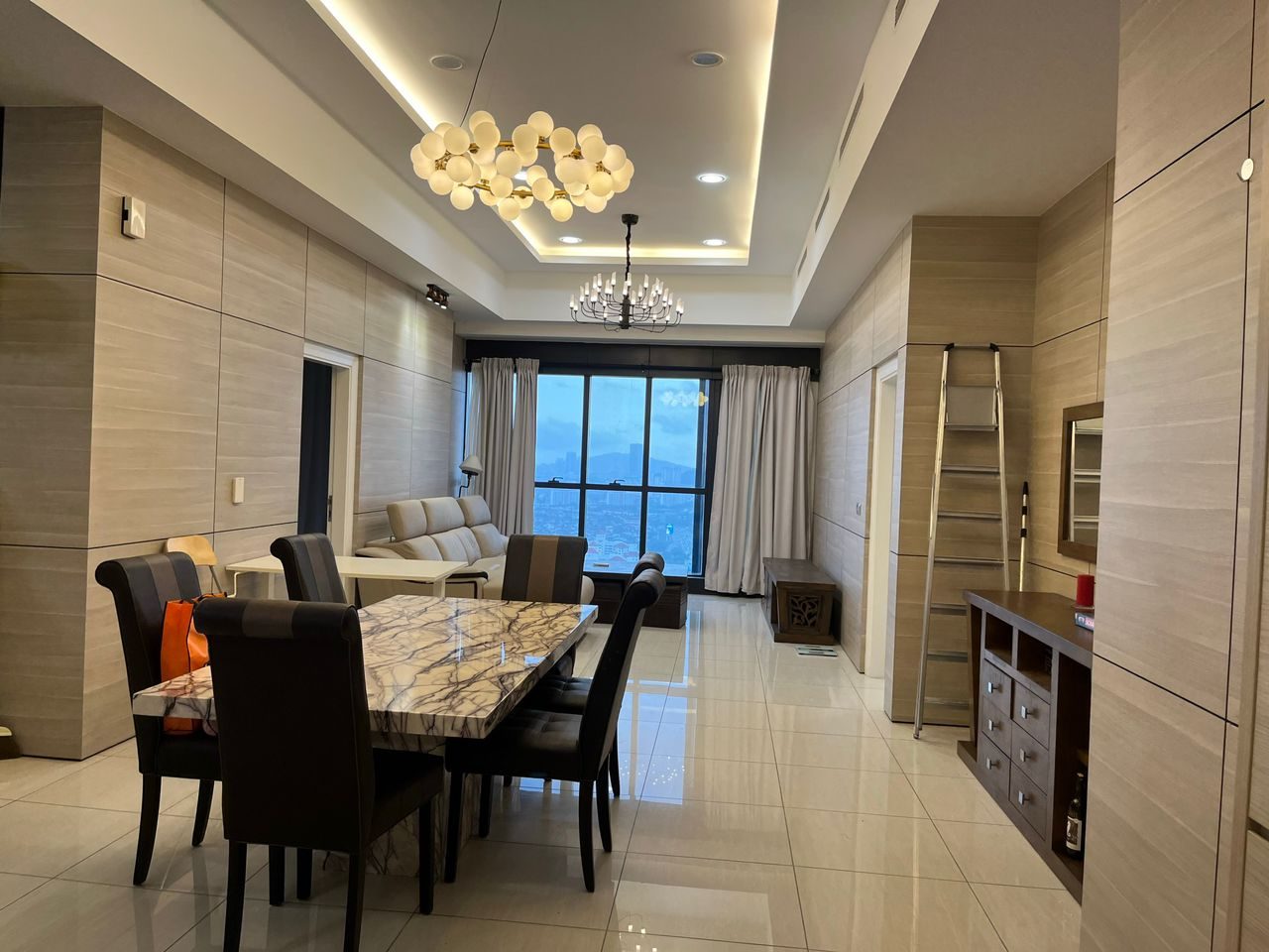 Suitable for Investment and Own Stay (This condominium allows Airbnb)