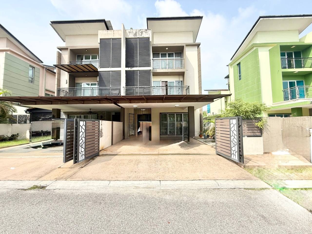 3 Storey Semi-Detached Taman Tropika Putra