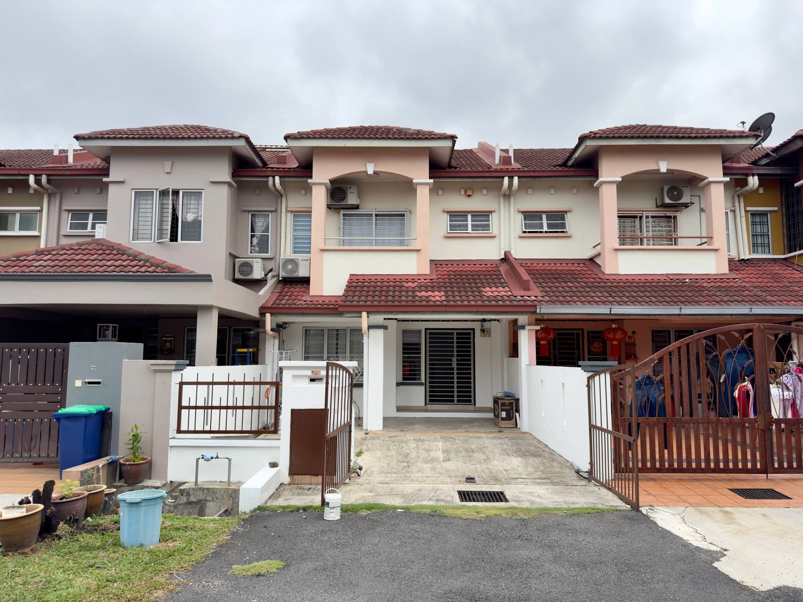 2-STOREY TERRACE