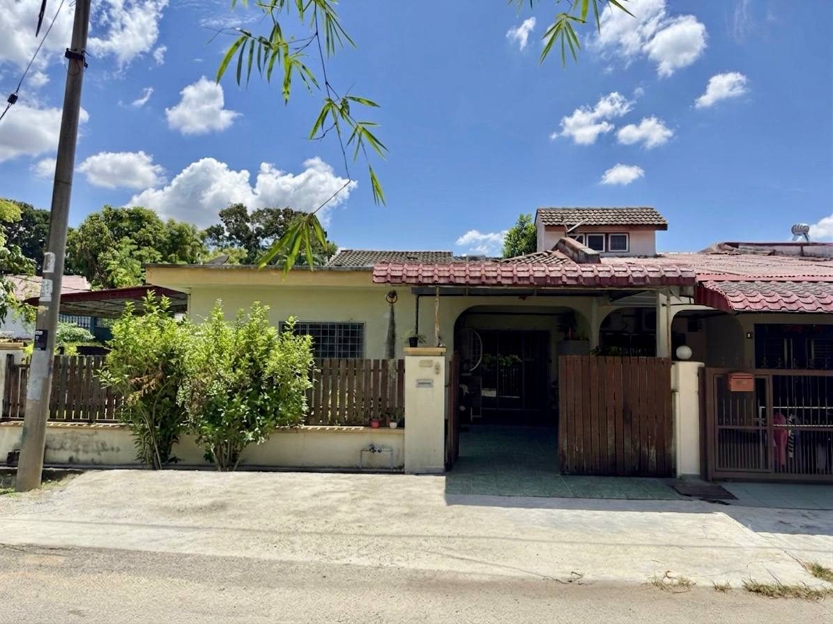 1-STOREY TERRACE CORNER LOT
